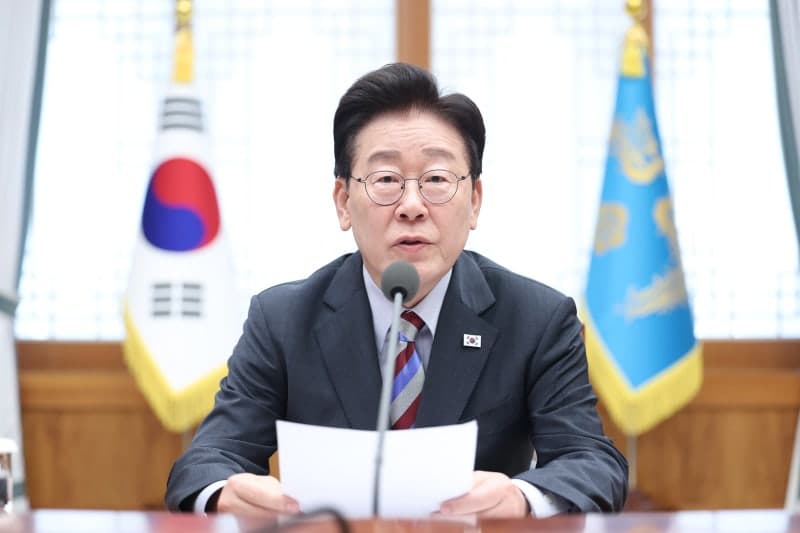이재명 대통령, DMZ 지뢰 폭발 부상 장병 위문…“치료와 예우에 만전 기할 것”
