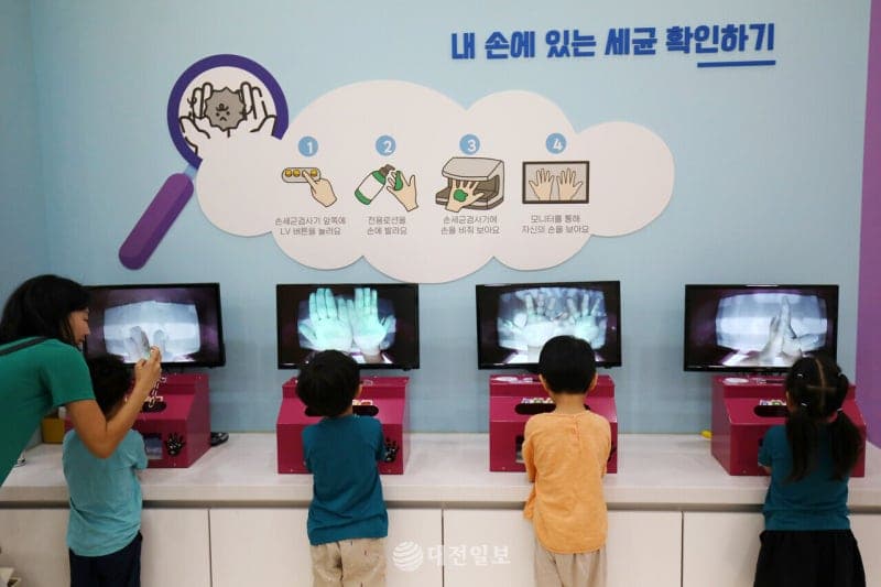 영유아 덮친 수족구병 진료비 4년 새 10배 급증…백신 R&D는 10년간 단 1건