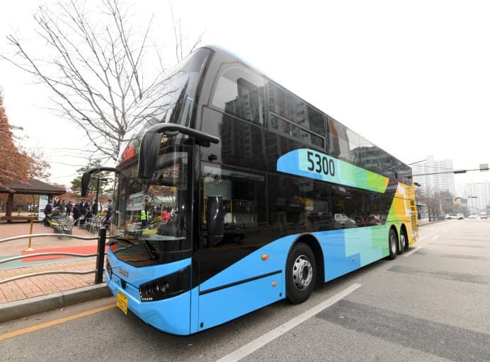 오산~강남 출퇴근길 숨통 트인다…5300번 2층 전기버스 11대로 확대