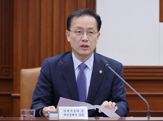 이형일 "수출 1조 달러 첫 돌파…3%대 성장·국민소득 4만 달러 가시화"