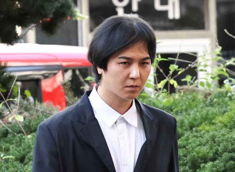 '102일 무단 이탈' 송민호, 병역법 위반 1심서 징역형 집행유예 선고