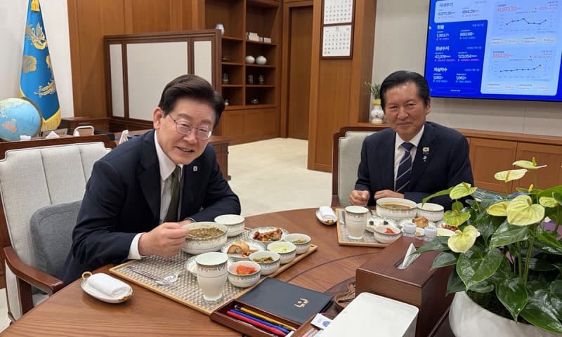 이재명 대통령, 퇴원한 정청래 전 대표와 청와대서 4시간 만찬 회동