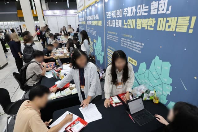 초고령사회 진입한 대한민국, 노인 10명 중 7명은 생활비 스스로 마련한다