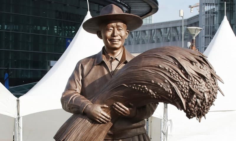 법원 "동대구역 박정희 동상 철거할 필요 없다"…대구시 승소
