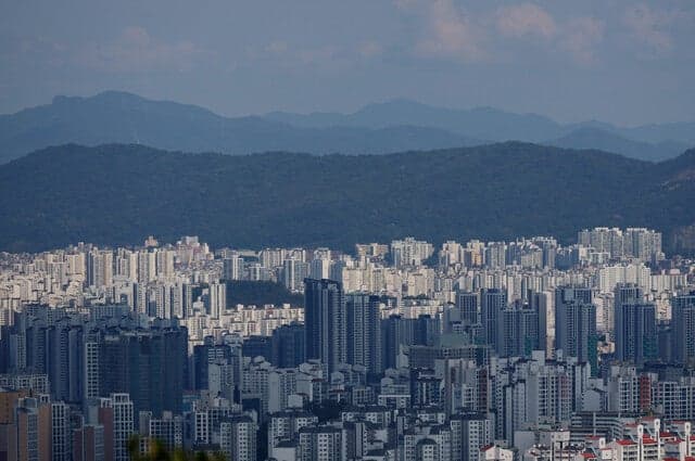 서울 아파트값 86주 연속 상승…역대 최장 기록 경신하며 외곽으로 번지는 풍선효과
