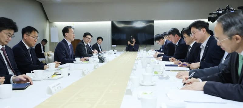 이형일 부총리, 첫 유관기관 간담회서 "모든 판단의 출발점은 국민과 현장"
