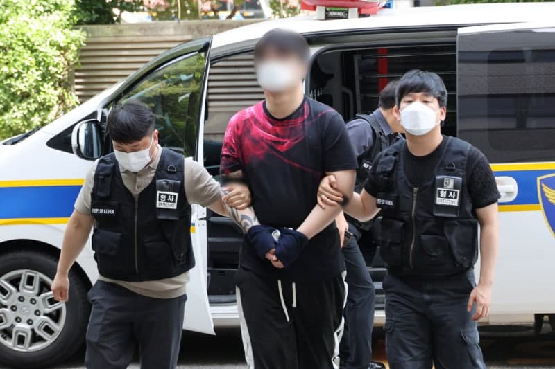 현관문 테러 보복 대행한 20대, 항소심에서도 징역 6개월 실형 선고