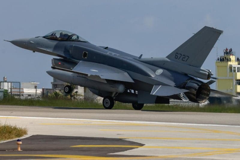 대만, 美 최신형 F-16V 전투기 2대 인수…66대 도입 본격화