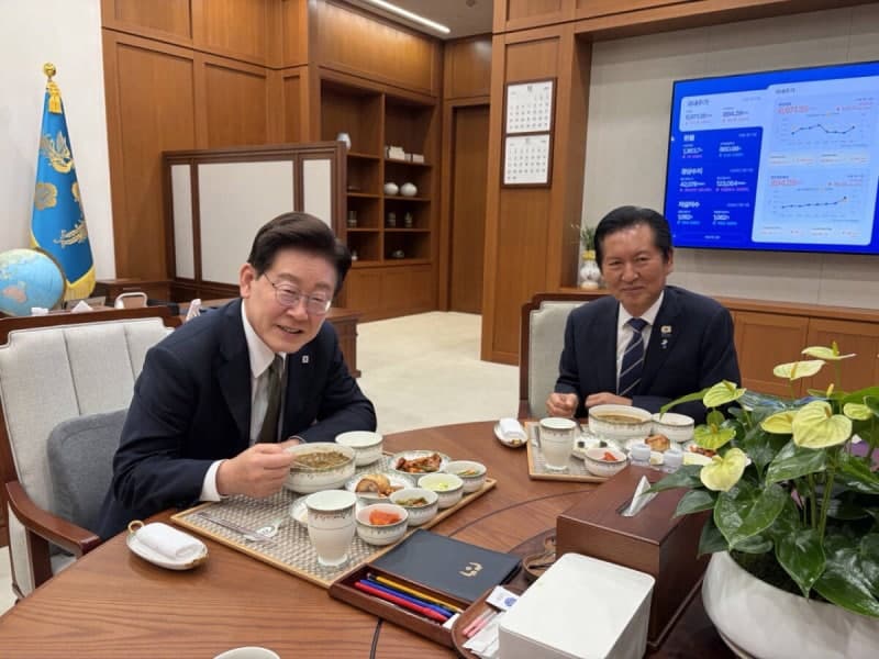 이재명 대통령, 정청래 전 대표와 4시간 만찬 회동… 국정 현안 깊은 공감대