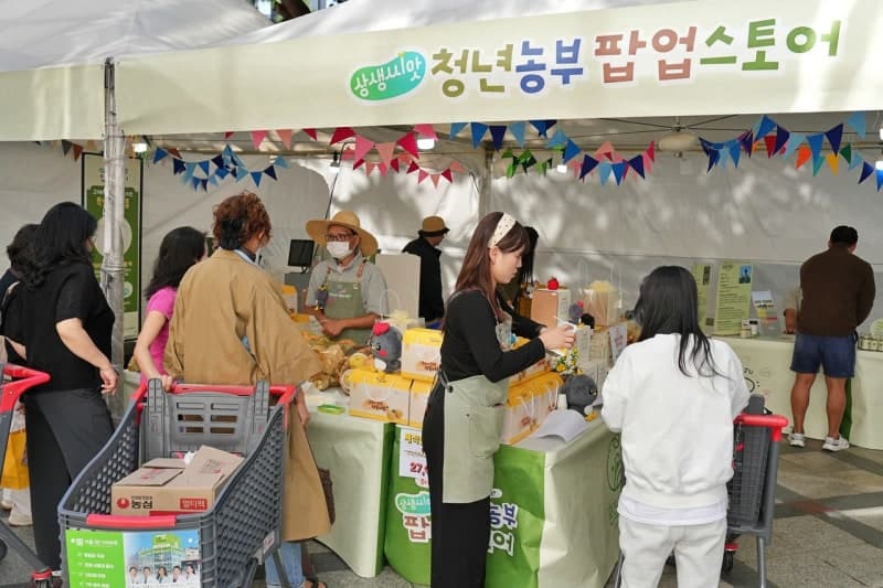 롯데마트·슈퍼, 잠실서 '청년농부 친환경 팝업스토어' 운영