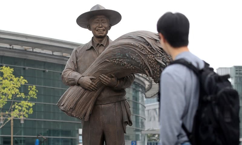 법원 "동대구역 박정희 동상 철거 안 해도 돼"… 대구시 관리권 인정