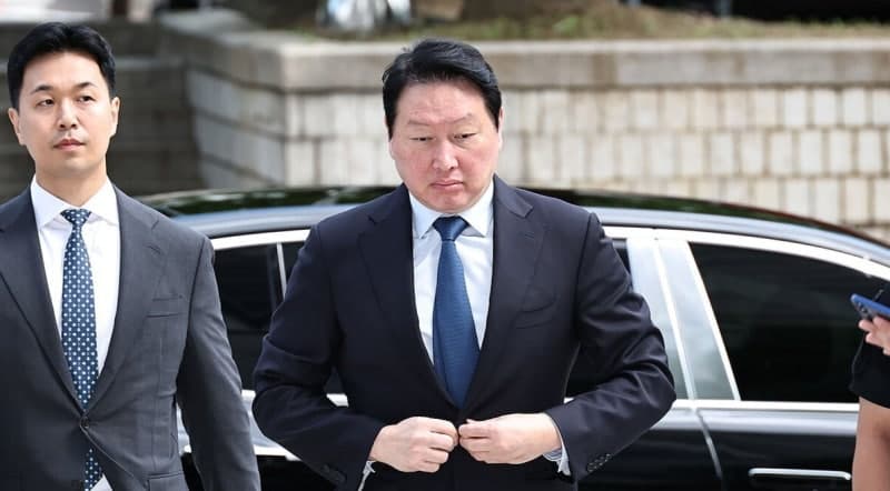 최태원 SK 회장, 노소영 관장 재산분할금 마련 위해 SK 지분 9440억 매각