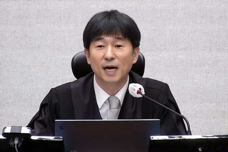‘술접대 의혹’ 기소된 지귀연 부장판사, 재판 업무 배제되고 사법연구 발령