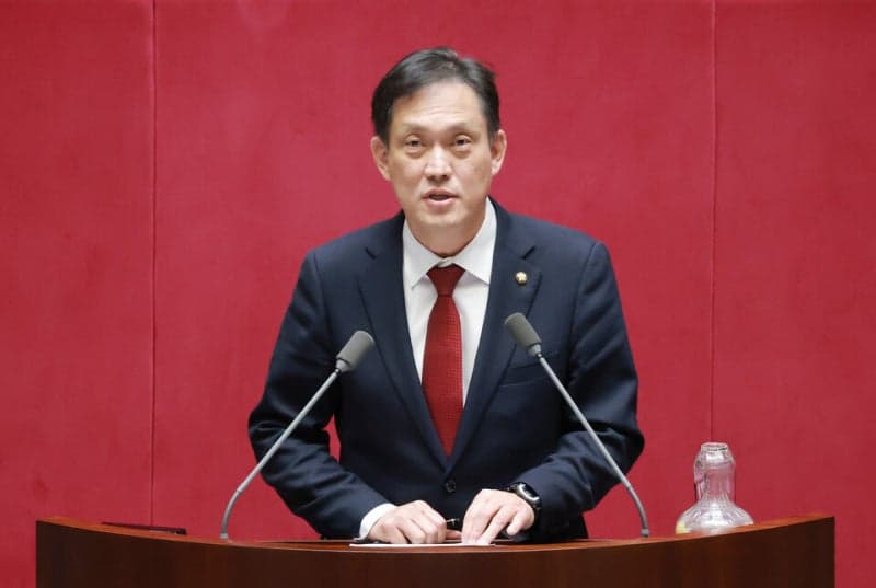 전두환·윤석열 내란 아니다 김태규 발언 파장…민주당 제명 촉구 결의안 제출