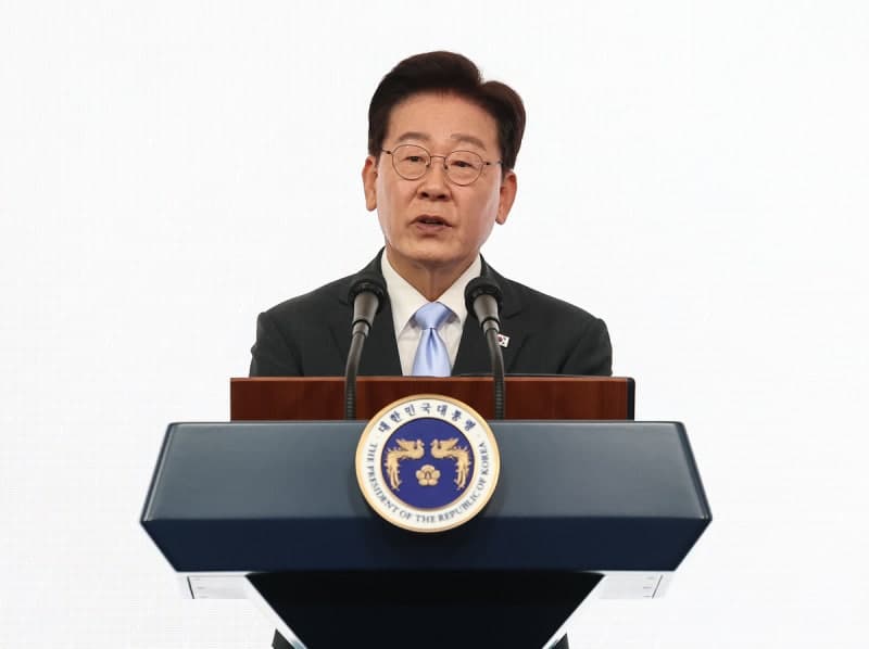 이재명 대통령 "노인 일자리 118만 개 확대·간병비 건보 적용 추진"