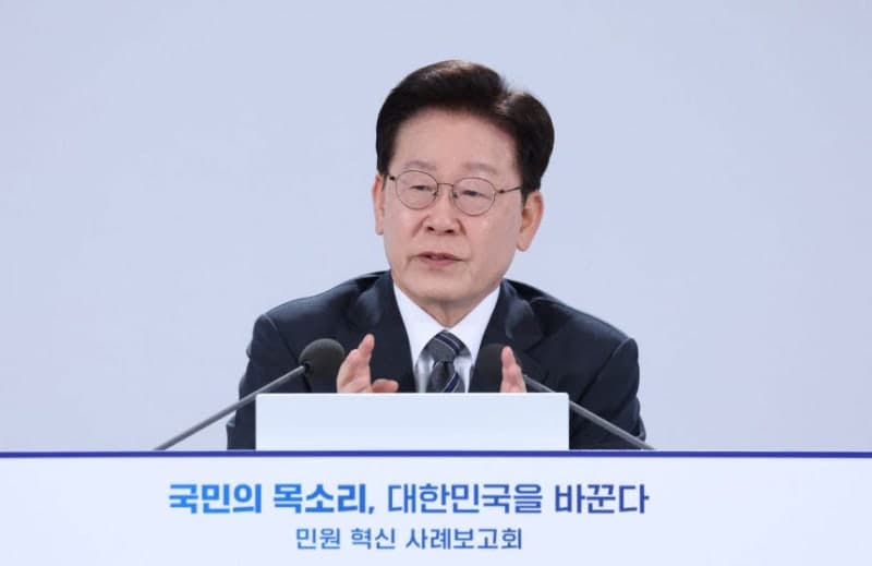 이재명 대통령 "경제 정상화 상당한 성과…박홍근 장관과 공직자 노력 덕분"