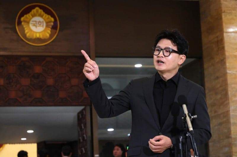 한동훈 "노무현 금품 수수는 팩트" vs 조국 "망자 모욕하는 패륜"