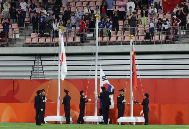 日 꺾고 4연패 달성했는데…男 축구 시상식서 황당한 ‘태극기 미게양’ 사고