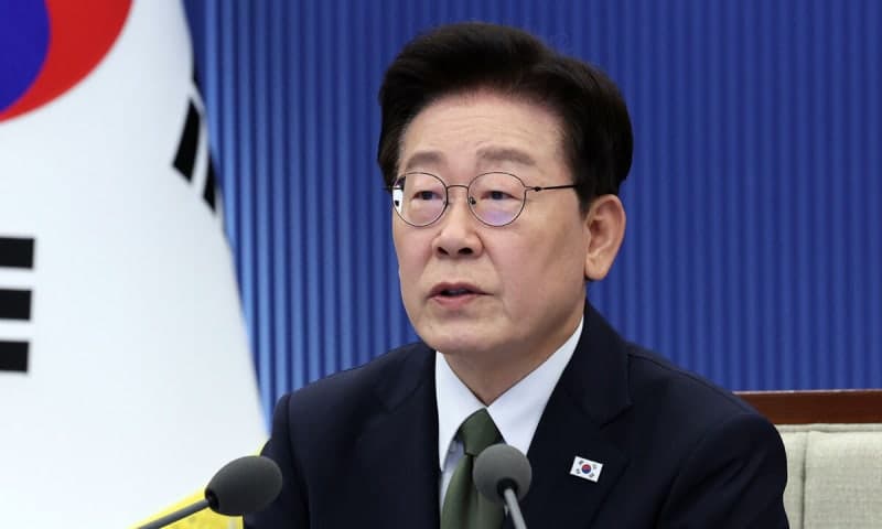 남북 대화 제의 거부한 북한, 중거리 극초음속미사일 발사