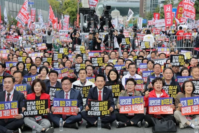 국민의힘, 장외집회서 이재명 대통령 향해 SNS 중단 및 민심 청취 촉구