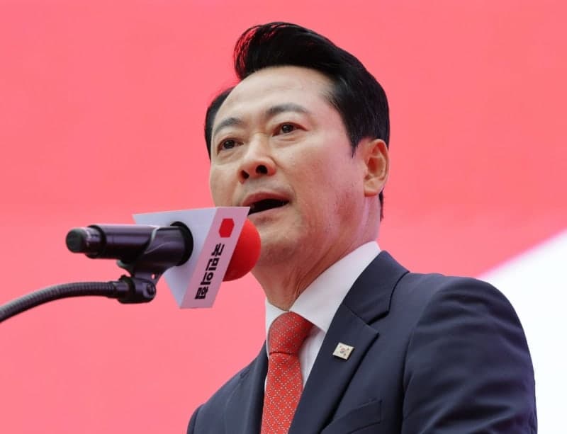 장동혁 국민의힘 대표, 육영수 여사 생가 방문…‘암살자(들)’ 왜곡 논란 겨냥