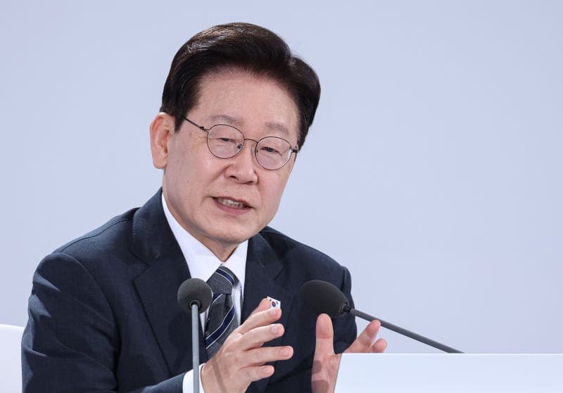 이재명 대통령 지지율 37.4%로 3주 만에 하락…민주 42.5%·국힘 38.4%