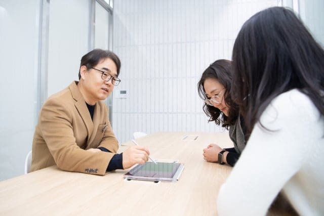 구미시 '베테랑 원스톱민원팀' 복합민원 해결사로 239억 투자 유치 이끌어