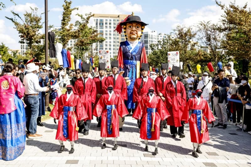 정조대왕 능행차, 로봇과 K-컬처 입고 역사와 미래 잇는 축제로