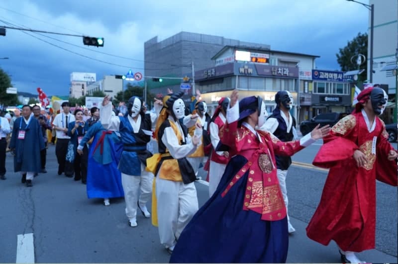 천안흥타령춤축제 99만 명 기록…안동국제탈춤페스티벌도 대장정 마무리