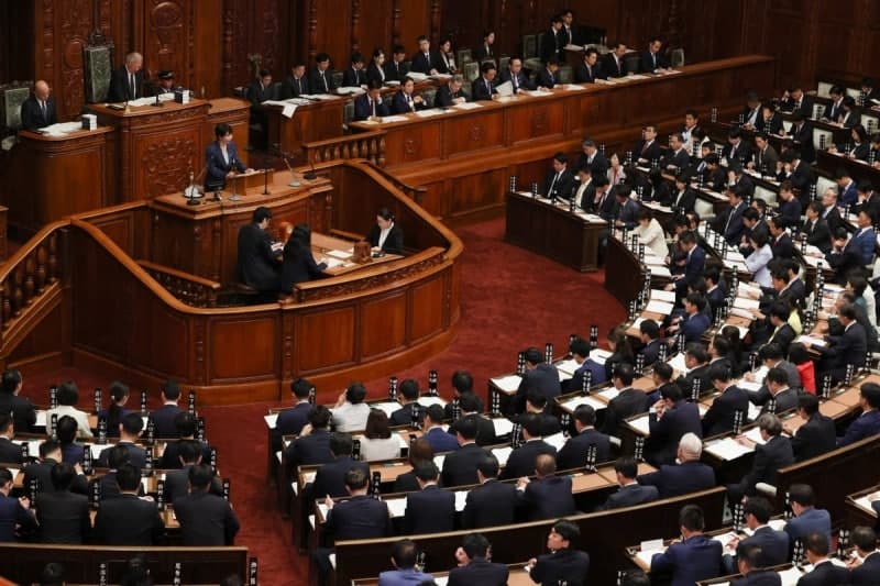 다카이치 총리 "식료품 감세와 성장 투자 추진, 재정 건전성도 지킬 것"