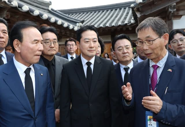 영화 '암살자(들)' 역사 왜곡 논란… 배우 신변 위협·정치 공방 확산