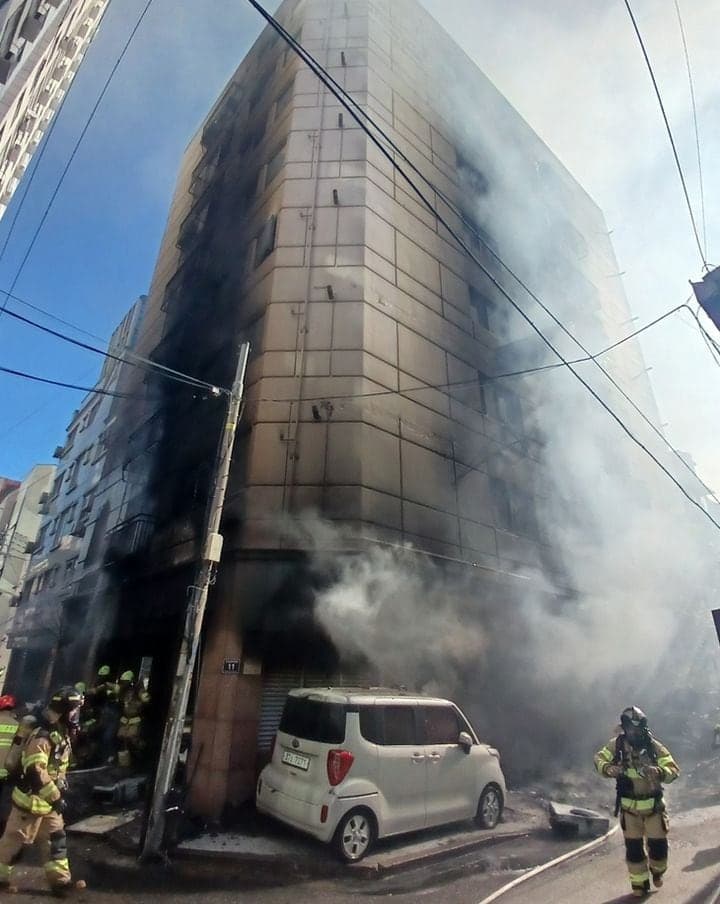 인천 미추홀구 8층 오피스텔서 화재…6명 구조·50분 만에 진화