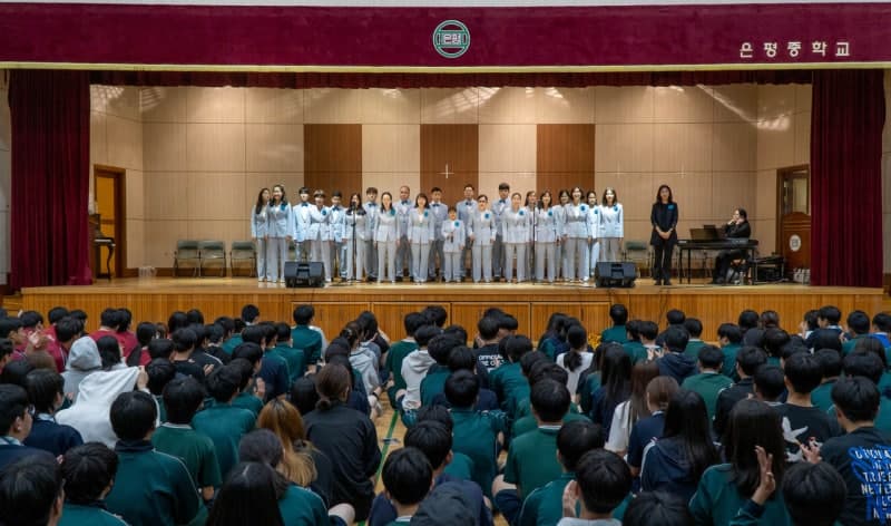 코웨이 물빛합창단, 은평중학교 찾아 장애 인식 개선 캠페인 전개