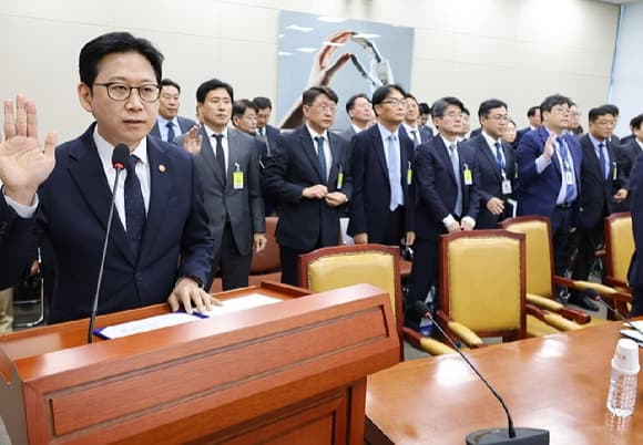 KBS 보도 외압 의혹 놓고 국감서 여야 격돌…사퇴 요구까지