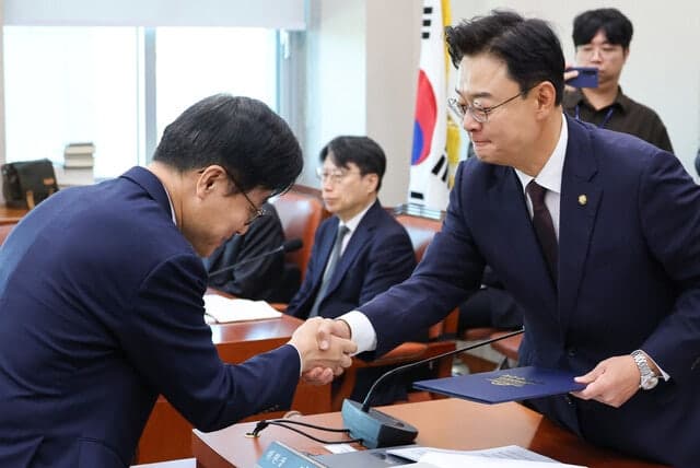 호남 반도체 클러스터 입지 선정 두고 정부-기업 설명 엇갈려…예산 편중 논란까지