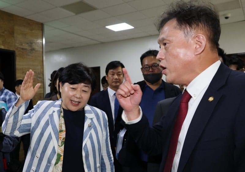 조희대 증인 선서 공방에 막말 난무…파행으로 얼룩진 법사위 국감