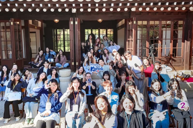 박보검과 함께한 창경궁 소리 여행…외국인 100명 한국의 일상 담았다