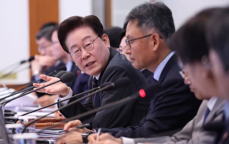 이재명 대통령 "농지 태양광 전환해 소득 높이자…정부 지원 시스템 마련하라"