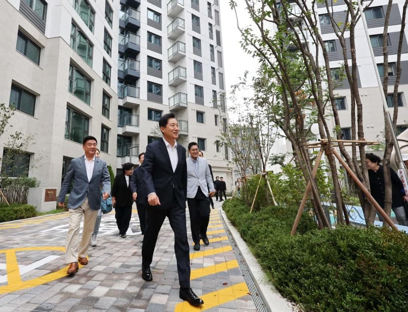 "10억 로또" 강변역 센트럴 아이파크, 1가구 줍줍에 6만 명 몰려