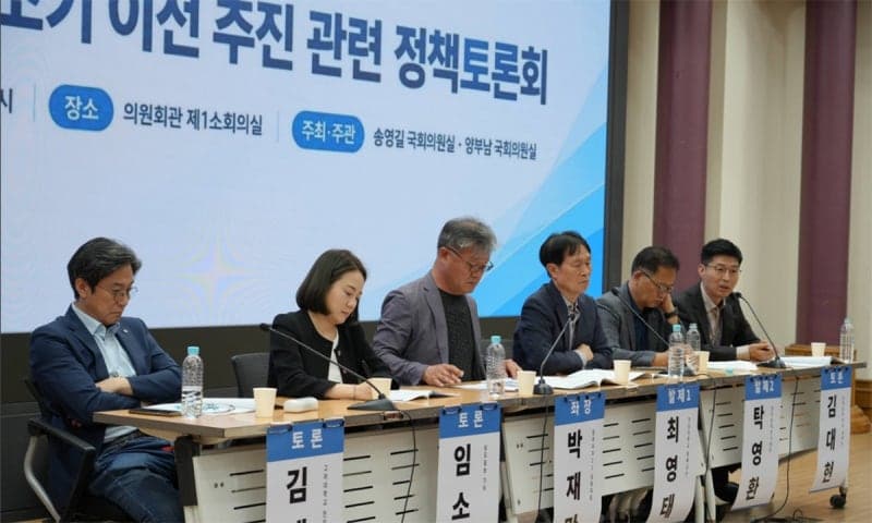 광주 군공항 조기 이전 속도전…무안공항 활용 등 새 해법 모색