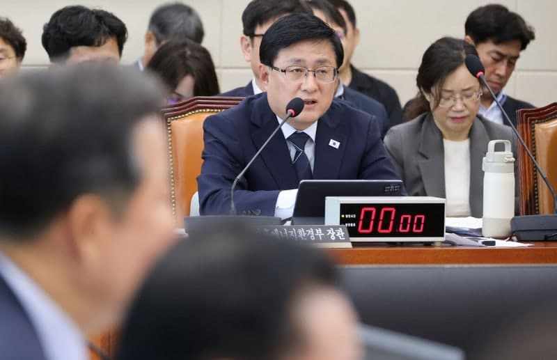 김성환 기후장관 "AI 데이터센터 전력수요 전망, 과잉된 측면 있다"