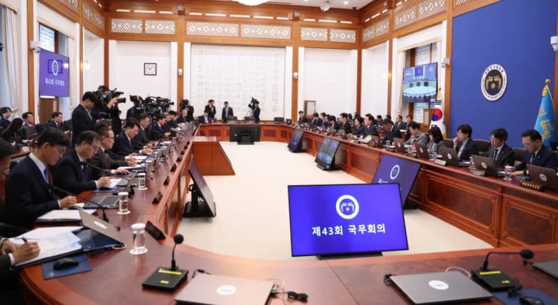 이재명 대통령, 광화문 현판 한글 병기 내년 결론…공식 언어 오용 지적