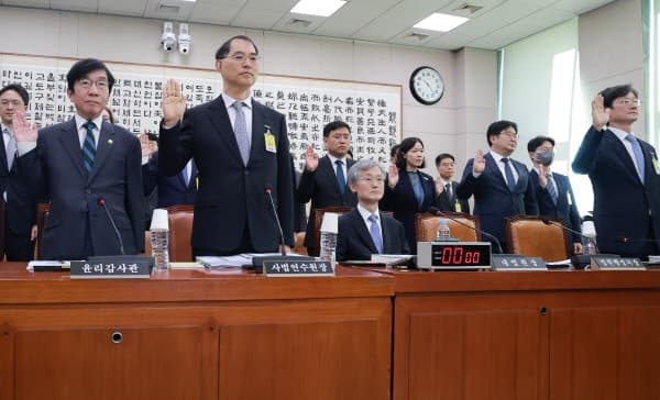 조희대 대법원장, '제2의 윤석열 꿈꾸나' 질문에 '너무 모욕적이고 서글픈 일'