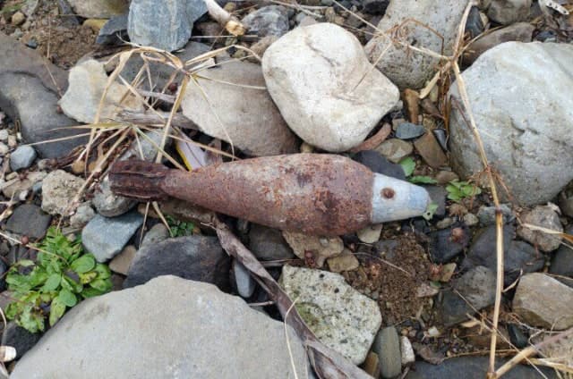 인천 영흥도서 81mm 박격포탄 2발 발견…60대 남성 자진 신고