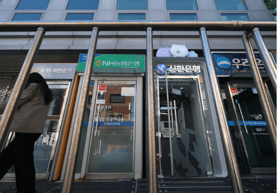 AI 악용 해킹에 금융기관 7곳 뚫려…신한·국민 등 금융정보 유출