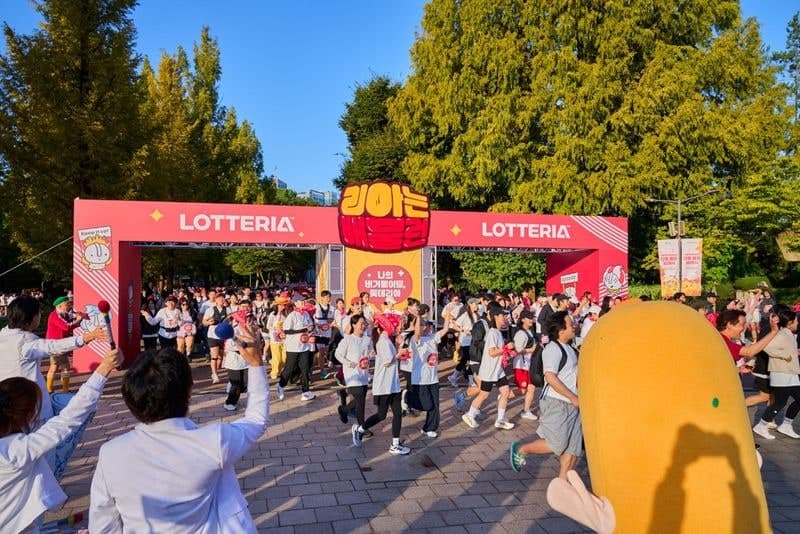 롯데리아 첫 러닝 페스티벌 '2026 리아는 배불런' 2,000명 참가 성료