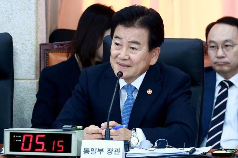정동영 "DMZ 지뢰 공격 특정 못해"…탈북민 북송 회유 의혹까지 '공방'