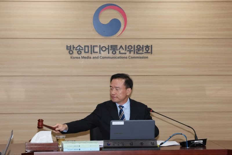 방송미디어통신위, 편성규약 위반 방송사 11곳 시정명령…JTBC 재승인 절차 착수