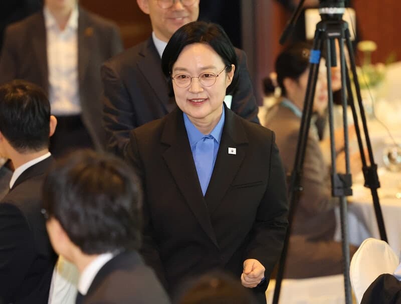 한성숙 총리 "주택 공급 인허가 37개월로 단축…경찰 개혁으로 신뢰 회복"