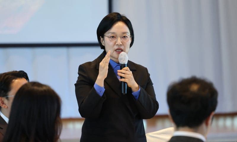 한성숙 총리 "주택 공급 인허가 37개월로 단축…경찰 개혁도 본격화"